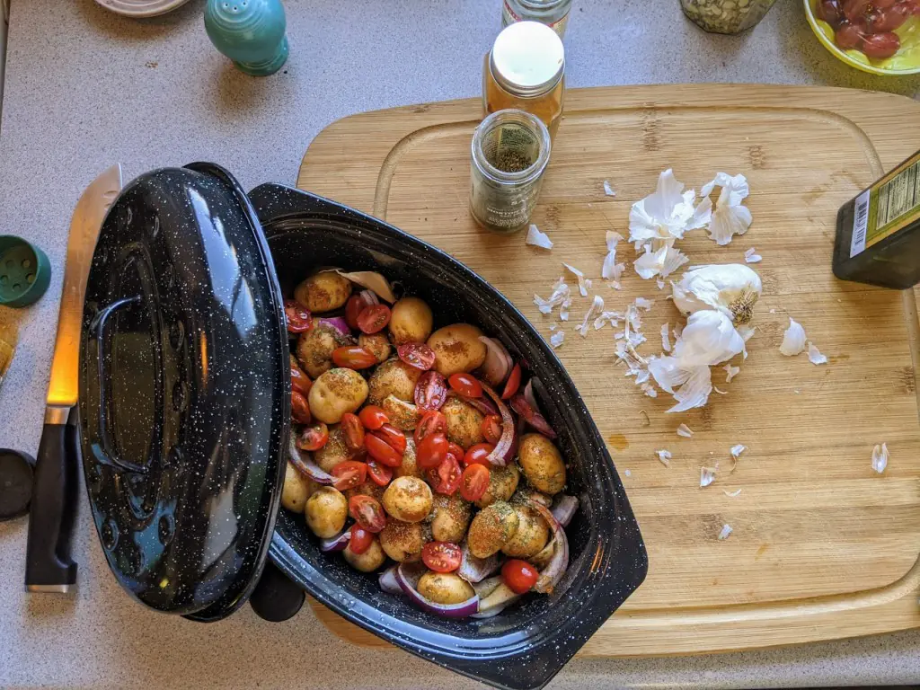 What ls a Roasting Pan